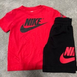 Boys Nike Outfit Size 5 (Small)